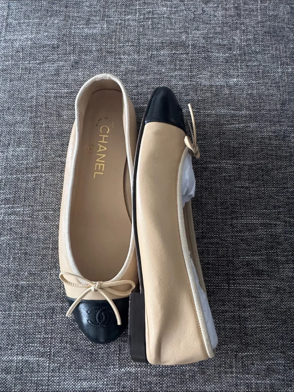CHANEL Beige and Black Cap-Toe Leather Ballet Flats
